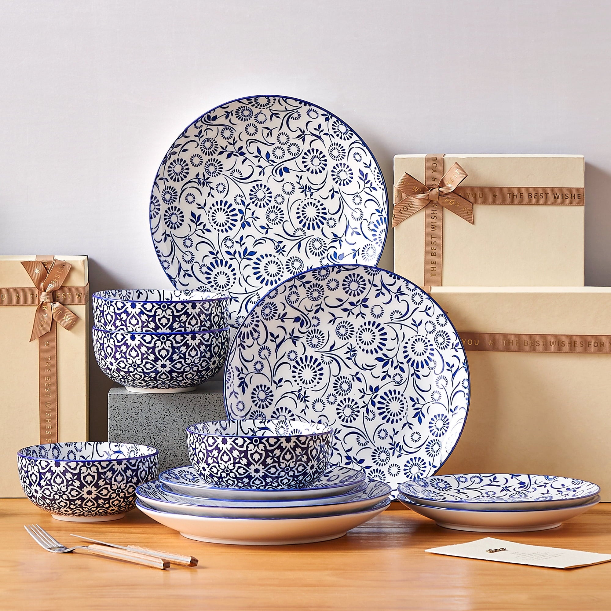 MALACASA 12 Piece Blue and White Porcelain Dinnerware Set, Elegant Ceramic Plates and Bowls set for 4, Traditional Floral Design, Dishwasher & Microwave Safe, Vine Flower