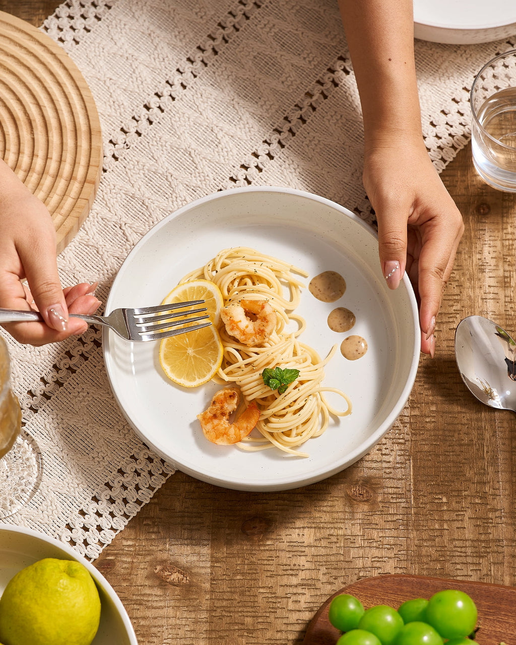 Famiware Milkyway 4-Piece Stoneware 33 oz Pasta Bowl Set, White